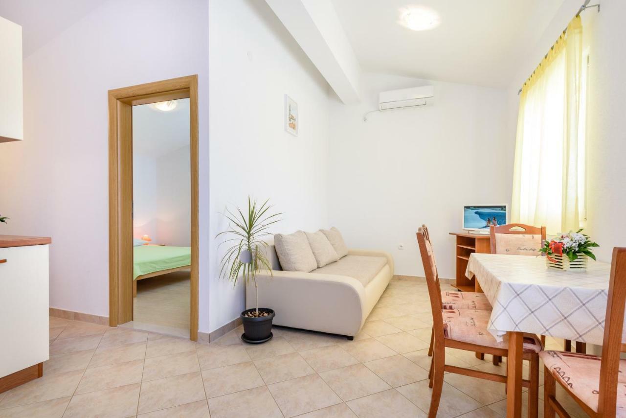 Apartmani Beran Seget Vranjica Exterior foto